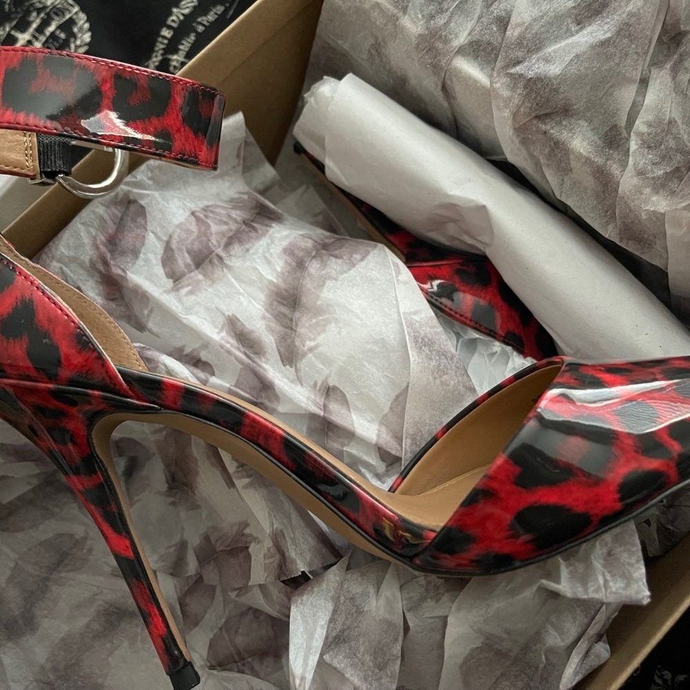 Red and black Leopard Print Pump patent leather